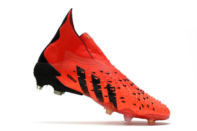 Chuteira Predator Freak Campo–Elegante