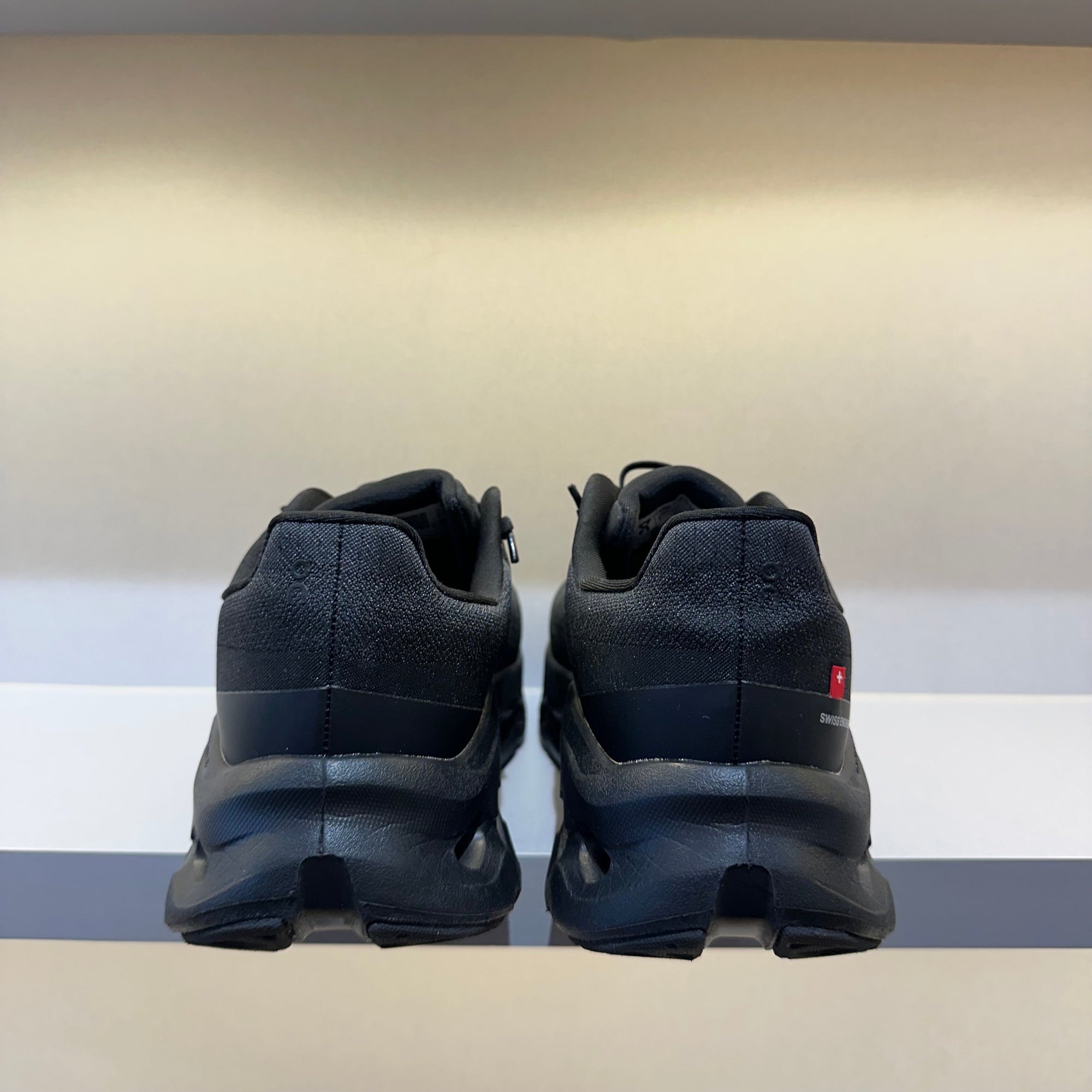 On Running Cloudtilt Black Eclipse (Pronta Entrega)
