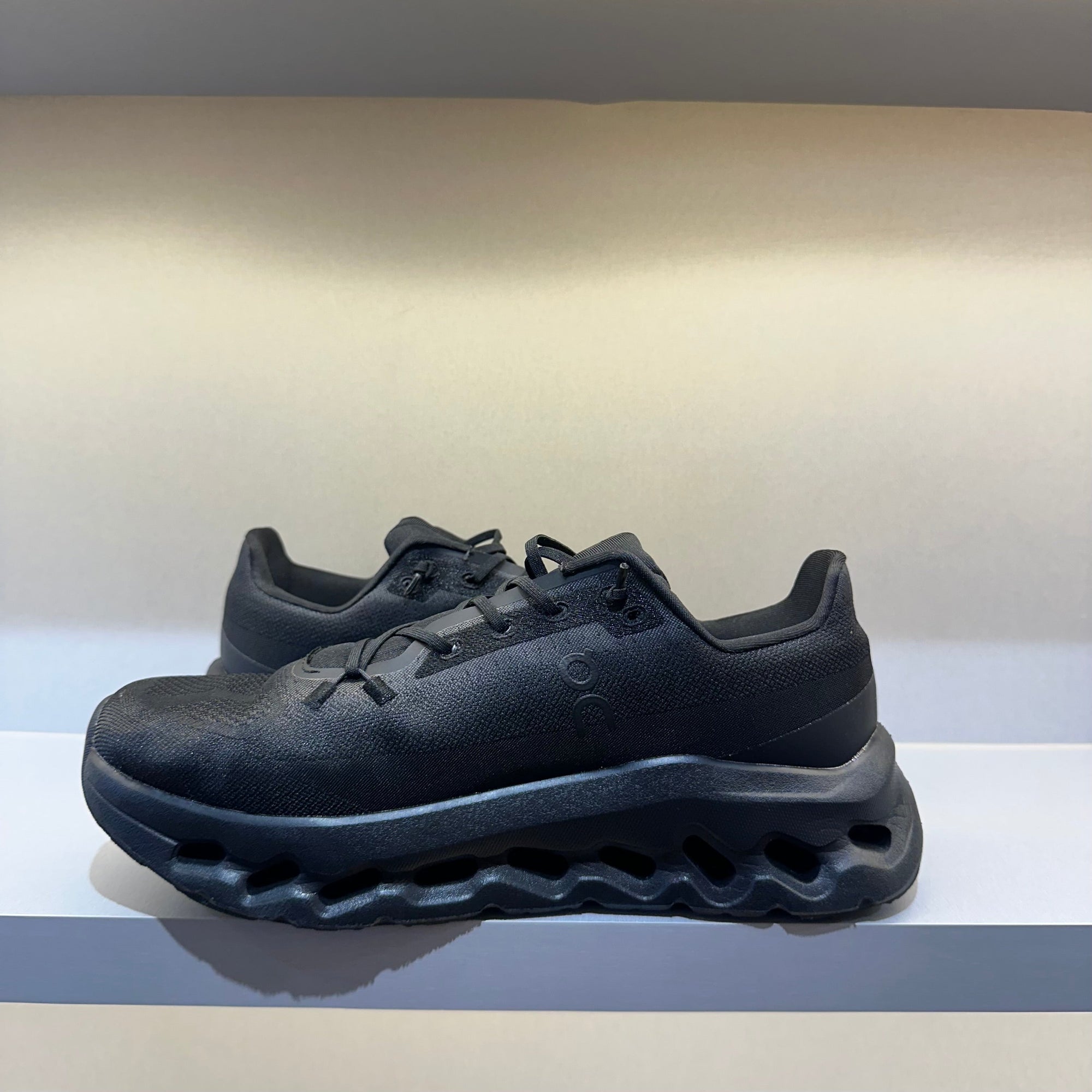 On Running Cloudtilt Black Eclipse (Pronta Entrega)